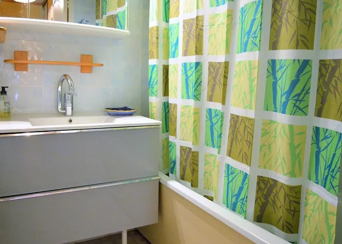 3 Pieces Avec Piscine, Terrasse Et Wifi - - Fr-1-251-561 * Le Lavandou